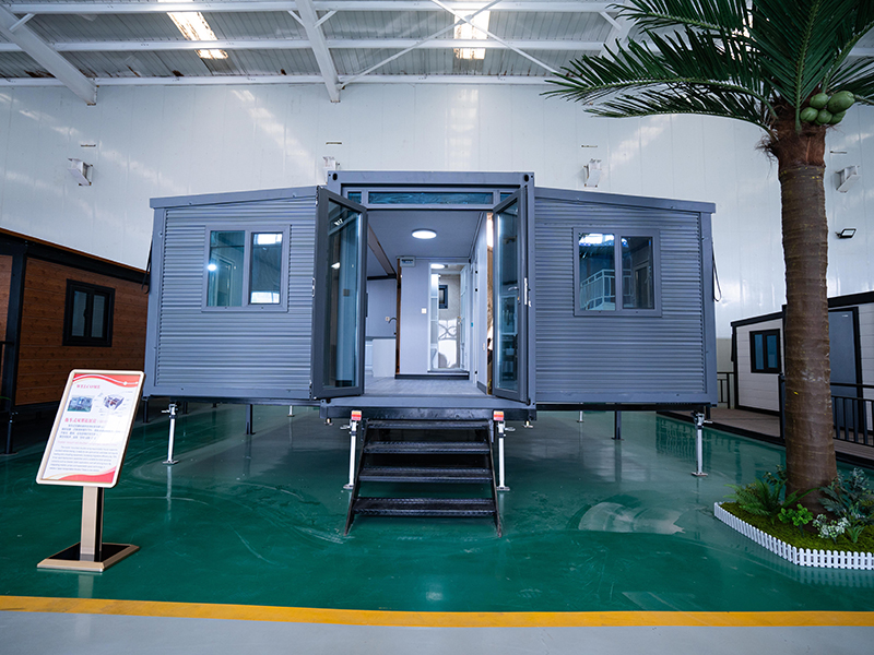 <strong>Casa ampliable de doble ala montada en remolque</strong>