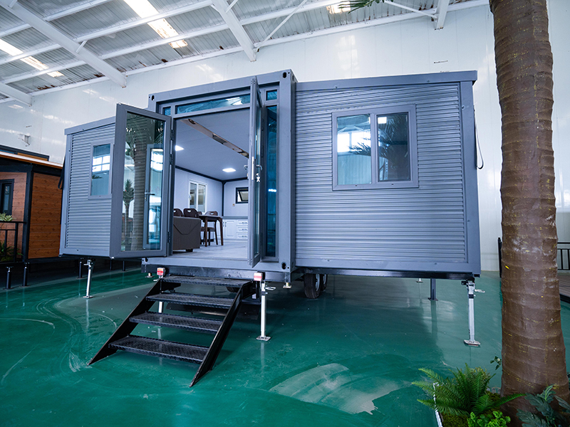 Casa ampliable de doble ala montada en remolque